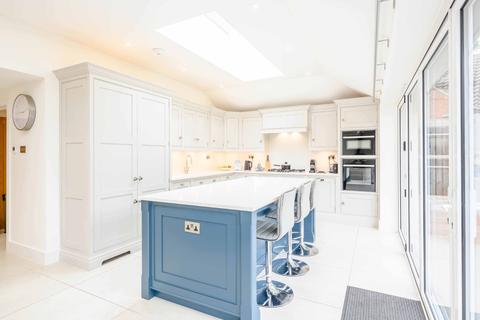 10 Roxwell Road, Chelmsford, CM1 2PP