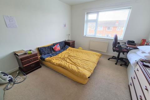 2 bedroom flat to rent, Morris Road, Farnborough, GU14
