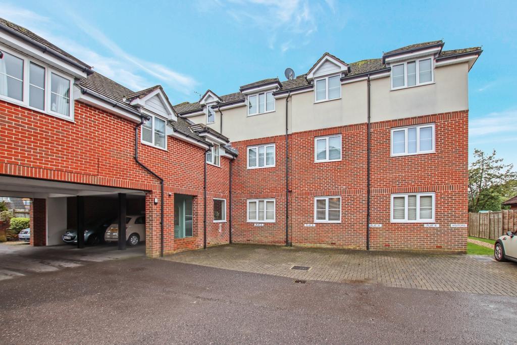 Warsash Road,Locks... 2 bed flat £950 pcm (£219 pw)