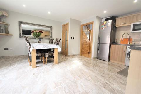 132 Amberton Road, Leeds, LS8 3TG