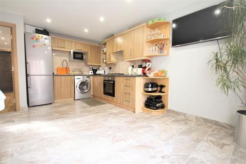 132 Amberton Road, Leeds, LS8 3TG