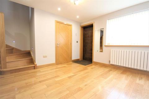 132 Amberton Road, Leeds, LS8 3TG