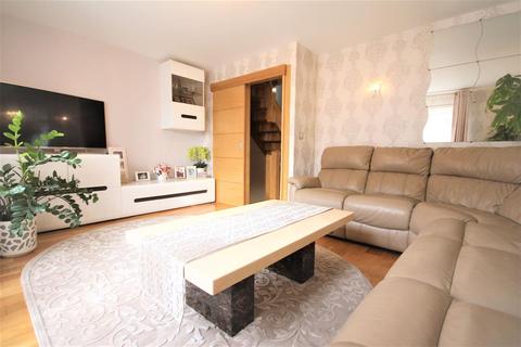 132 Amberton Road, Leeds, LS8 3TG