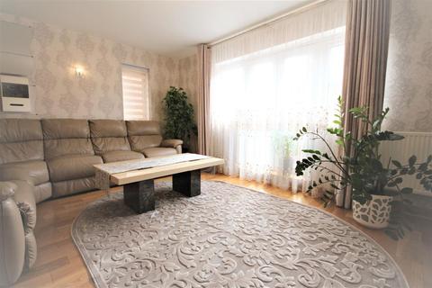 132 Amberton Road, Leeds, LS8 3TG