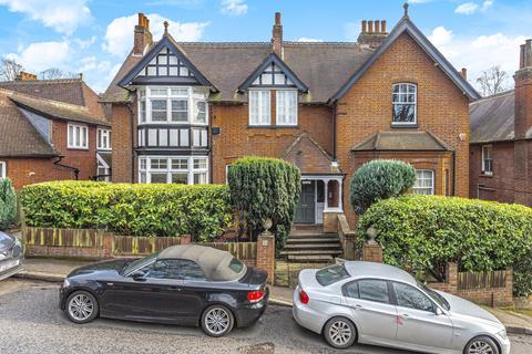 Flat 5, 25 Old Hill, Chislehurst, BR7 5LZ