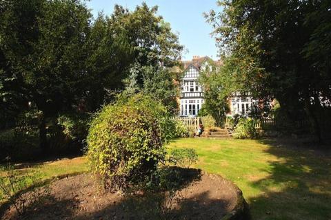 Flat 5, 25 Old Hill, Chislehurst, BR7 5LZ