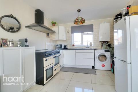 10 Nash Road, Chadwell Heath, Romford, RM6 5JL
