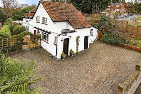 271 Brooklands Road, Weybridge, KT13 0RB