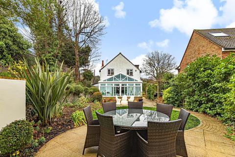 271 Brooklands Road, Weybridge, KT13 0RB