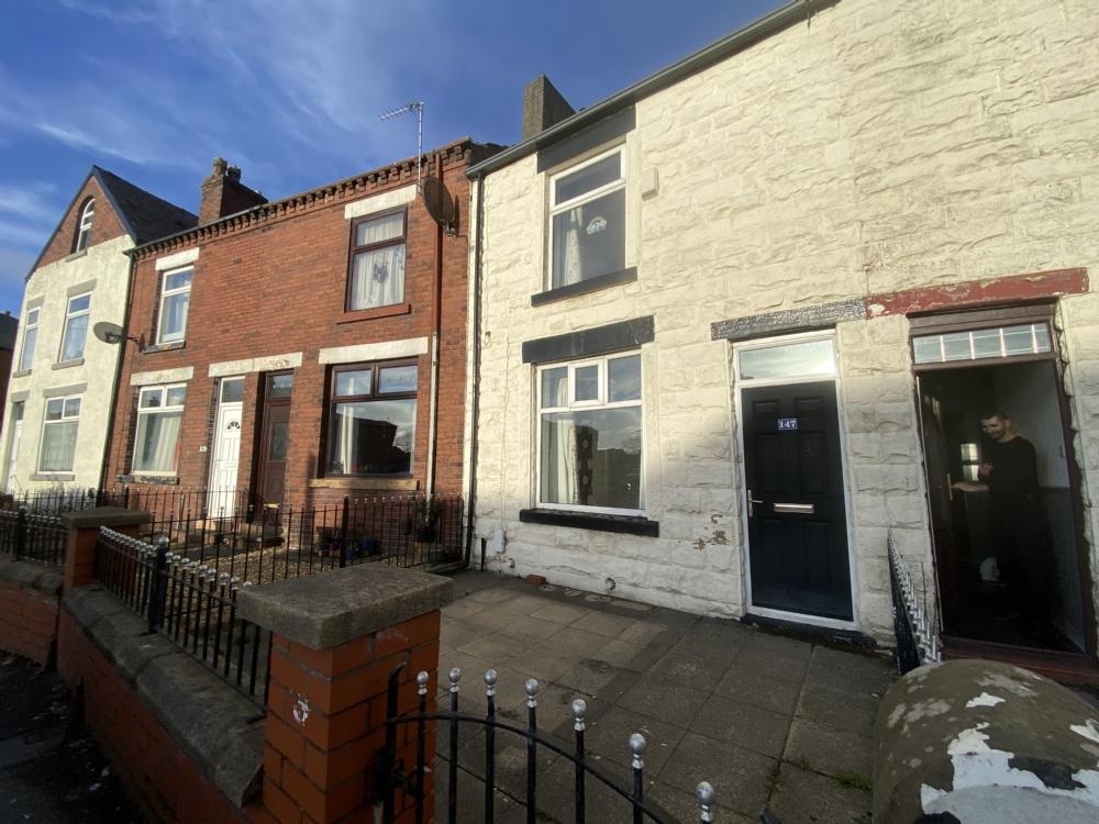 Morris Green Lane, Morris Green, Bolton. 2 bed terraced house £495
