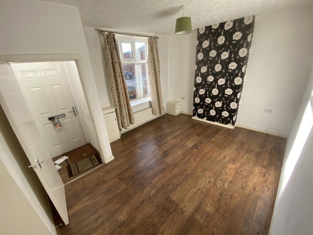 Morris Green Lane, Morris Green, Bolton. 2 bed terraced house £495