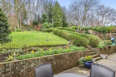 8 Yester Drive, Chislehurst, BR7 5LR
