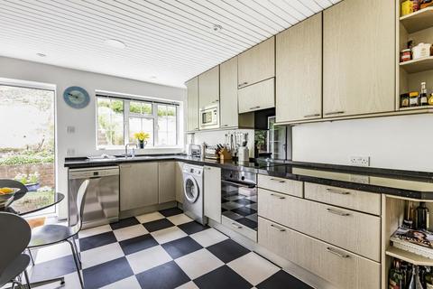 8 Yester Drive, Chislehurst, BR7 5LR