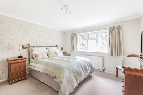 8 Yester Drive, Chislehurst, BR7 5LR