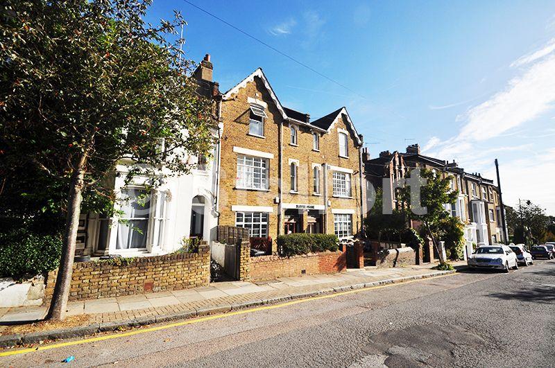 Bickerton Road, London, N19 3 bed apartment £2,145 pcm (£495 pw)