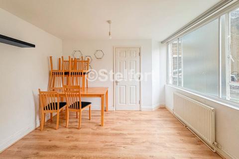 3 bedroom apartment to rent, Bickerton Road, London, N19