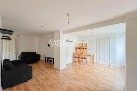 3 bedroom apartment to rent, Bickerton Road, London, N19