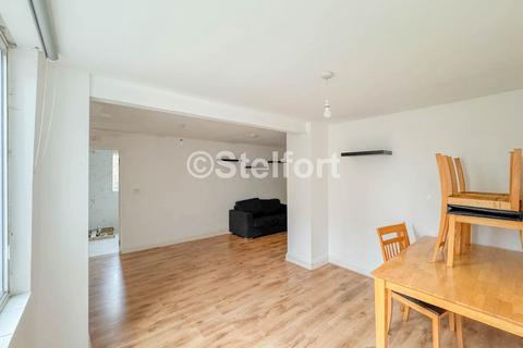 3 bedroom apartment to rent, Bickerton Road, London, N19