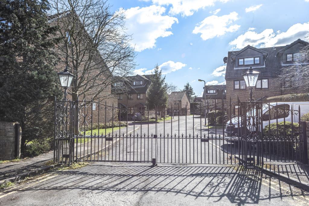 Benwell Court, Sunbury On Thames, TW16 1 bed apartment £1,000 pcm (£