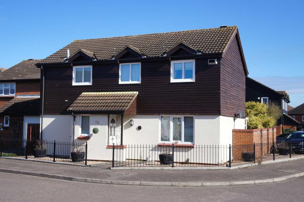 Buckfast Avenue, Bedford 4 bed detached house £400,000