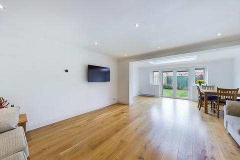 258 Westmacott Drive, Feltham, TW14 9XA
