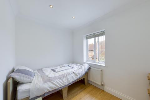 258 Westmacott Drive, Feltham, TW14 9XA