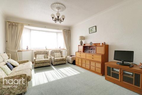 3 Blenheim Close, Romford, RM7 8DA