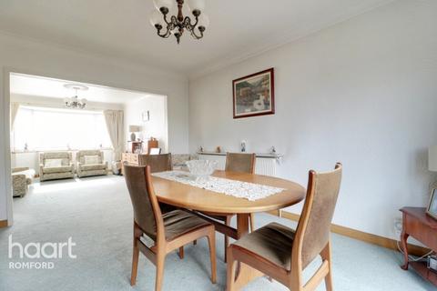 3 Blenheim Close, Romford, RM7 8DA