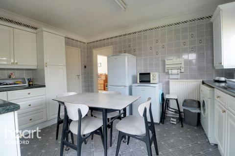 3 Blenheim Close, Romford, RM7 8DA