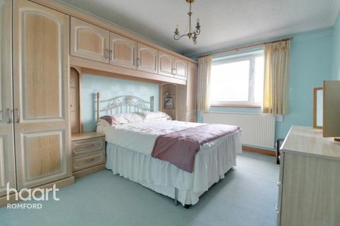 3 Blenheim Close, Romford, RM7 8DA