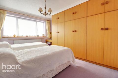 3 Blenheim Close, Romford, RM7 8DA
