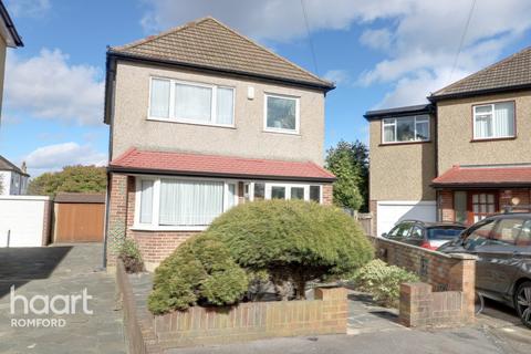 3 Blenheim Close, Romford, RM7 8DA