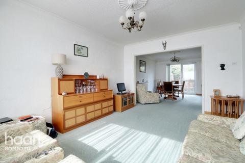 3 Blenheim Close, Romford, RM7 8DA