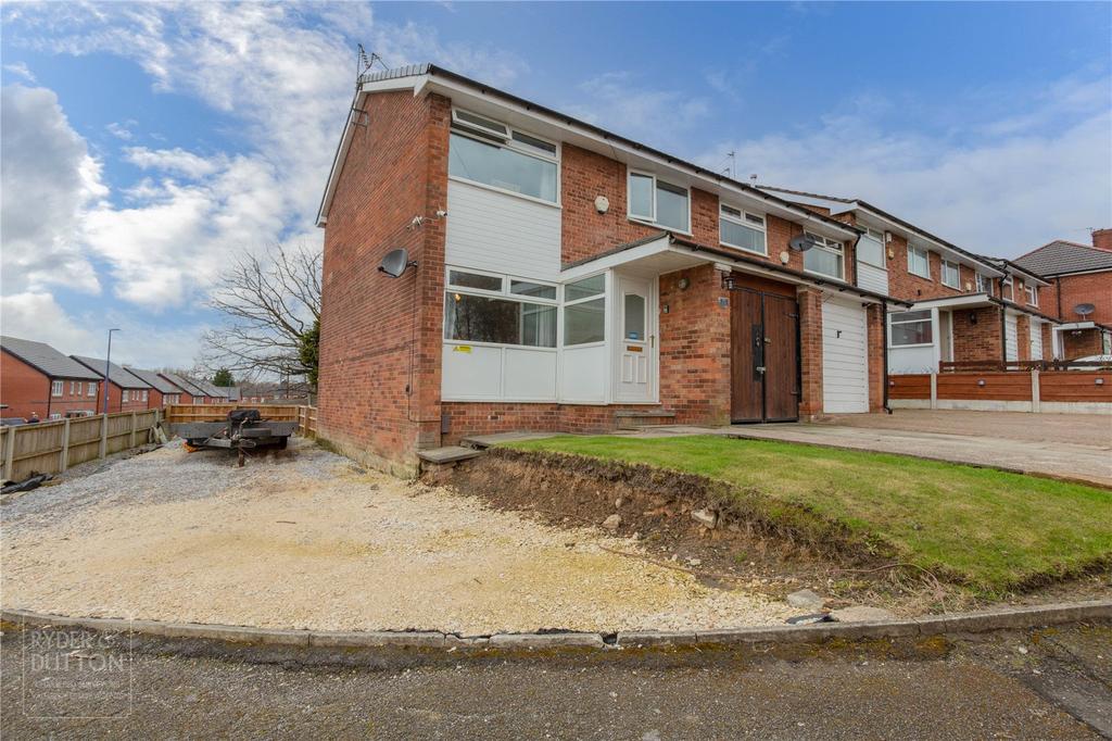 Furness Avenue, Heywood, OL10 3 bed end of terrace house £150,000