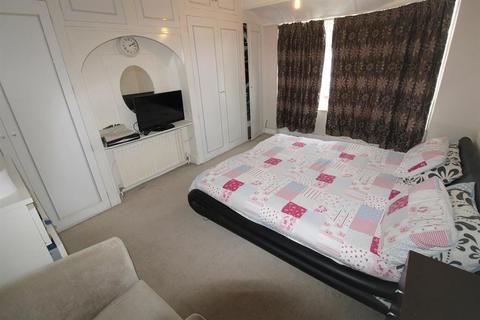8 First Avenue, Bexleyheath, DA7 5SX