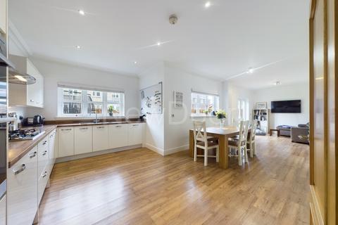 77 Gatehead Crescent, Bishopton, PA7 5QP