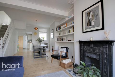 15 Credon Road, London, E13 9BS