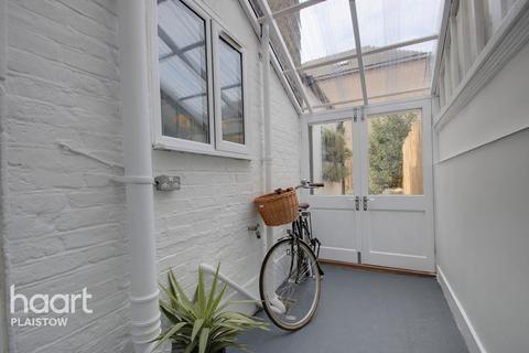 15 Credon Road, London, E13 9BS