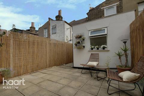 15 Credon Road, London, E13 9BS