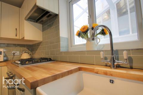 15 Credon Road, London, E13 9BS