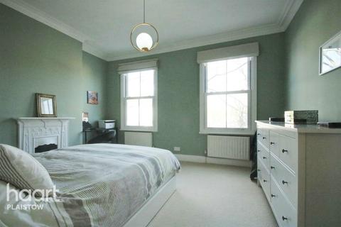 15 Credon Road, London, E13 9BS