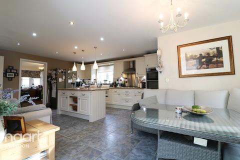 1 Hatwell Row, Carterton, OX18 3HG