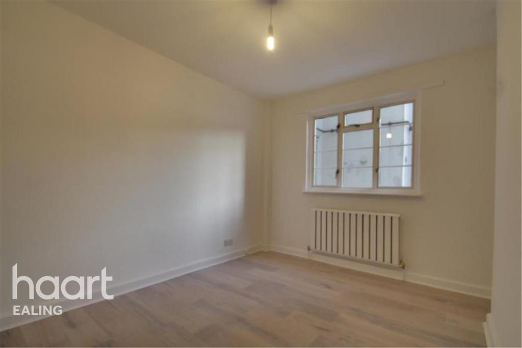 Longfield House, Ealing, W5 2 bed flat £1,400 pcm (£323 pw)