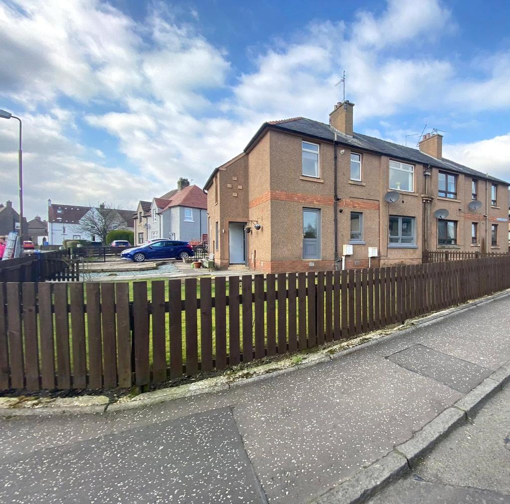 Cardross Avenue, Broxburn, West Lothian, EH52 3 bed apartment £115,000