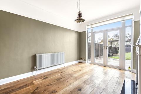 10 Senlac Road, London, SE12 9NA