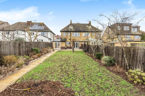 10 Senlac Road, London, SE12 9NA