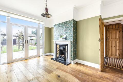 10 Senlac Road, London, SE12 9NA