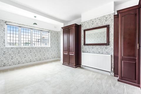 10 Senlac Road, London, SE12 9NA