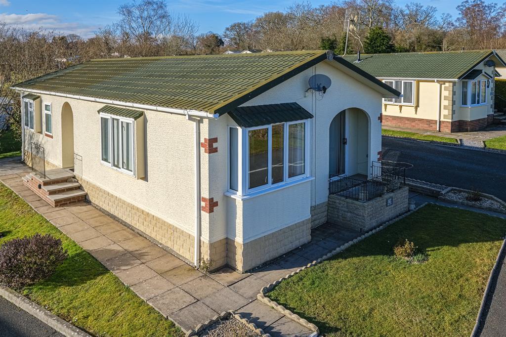 The Dell, Caerwnon Park, Builth Wells, LD2 3SP 2 bed park home £95,000