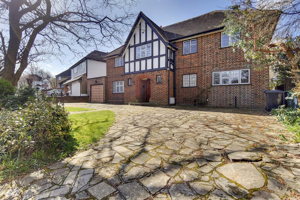Upfield, East Croydon 4 bed detached house £1,285,000